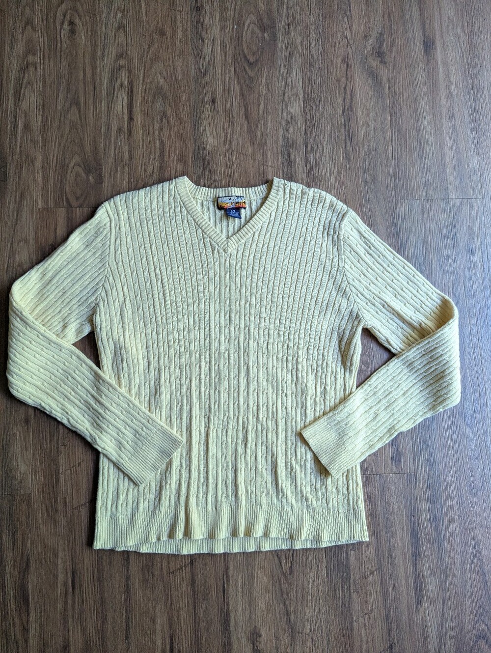 Butter Yellow Women’s V-Neck Cable Knit Sweater Sz L